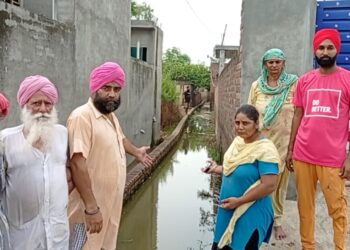 ਗੁਰਦਾਸਪੁਰ ਦੇ ਪਿੰਡ ਮਾੜੇ ਦੀ ਗਲੀ ਨੇ ਧਾਰਿਆਂ ਛੱਪੜ ਦਾ ਰੂਪ,ਗਲੀ ਚ ਖੜ੍ਹਾ ਪਾਣੀ ਡੇਂਗੂ ਨੂੰ ਦੇ ਰਿਹਾਂ ਸੱਦਾl