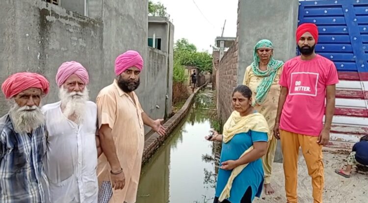 ਗੁਰਦਾਸਪੁਰ ਦੇ ਪਿੰਡ ਮਾੜੇ ਦੀ ਗਲੀ ਨੇ ਧਾਰਿਆਂ ਛੱਪੜ ਦਾ ਰੂਪ,ਗਲੀ ਚ ਖੜ੍ਹਾ ਪਾਣੀ ਡੇਂਗੂ ਨੂੰ ਦੇ ਰਿਹਾਂ ਸੱਦਾl