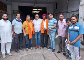 ਆਮ ਆਦਮੀ ਪਾਰਟੀ ਵਰਕਰਾਂ ਵੱਲੋਂ ਕੀਤੀ ਗਈ  ਖਾਸ ਮੀਟਿੰਗ ਜਿਸ ਦੇ ਵਿਚ ਦਿਤੇ ਗਏ ਵਰਕਰਾਂ ਨੂੰ ਉਹਦੇ  ਅਤੇ