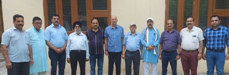 ਖੱਤਰੀ ਸਭਾ ਬਟਾਲਾ ਦੀ ਮੀਟਿੰਗ ਅੱਜ ਸੀਤਲਾ ਮੰਦਰ ਸਮਾਧ ਰੋਡ ਬਟਾਲਾ ਵਿਖੇ ਹੋਈ।