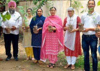 ਪੰਜਾਬ ਪੁਲਿਸ ਬਟਾਲਾ ਦੇ ਇੰਟੈਲੀਜੈਂਸ ਵਿੰਗ ਵੱਲੋਂ ਲਾਏ ਗਏ ਬੂਟੇ