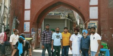 ਕਾਰਪਰੇਸ਼ਨ ਕਮੇਟੀ ਵੱਲੋਂ ਉਤਾਰੇ ਗਏ ਸ਼ਹਿਰ ਅੰਦਰੋ ਦੁਕਾਨਦਾਰਾਂ ਵੱਲੋਂ ਲਗਾਏ ਗਏ ਹੋਡਿੰਗ ਬੋਰਡ
