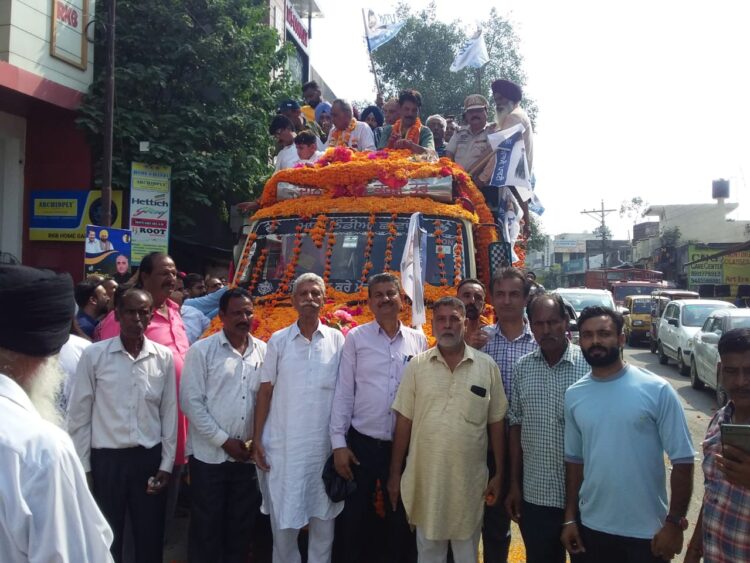 ਸ਼੍ਰੀ ਰਮਨ ਬਹਿਲ ਨੂੰ ਚੇਅਰਮੈਨ ਨਿਯੁਕਤ ਹੋਣ ਤੋਂ ਬਾਅਦ ਪਹਿਲੀ ਵਾਰ ਗੁਰਦਾਸਪੁਰ ਪਹੁੰਚਣ ਤੇ —–ਪਿੰਡ ਬਰਨਾਲਾ ਵਾਸੀ ਨੇ ਸੁਆਗਤ ਕੀਤਾ