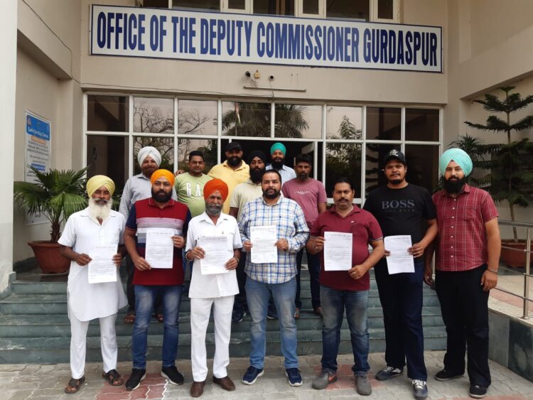 ਡਿਪਟੀ ਕਮਿਸ਼ਨਰ ਨੂੰ ਕਿਸਾਨਾਂ ਦੇ ਹੋਏ ਨੁਕਸਾਨ ਦੀਆਂ ਗਿਰਦਾਵਰੀਆਂ ਕਰਵਾਉਣ ਸਬੰਧੀ ਮੰਗ ਪੱਤਰ ਦਿੱਤਾ ਗਿਆ।