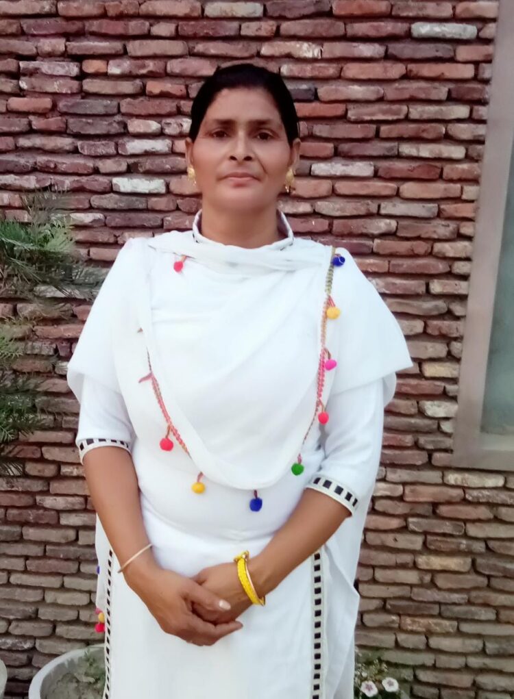 मैडम पुष्पा गिल राष्ट्रीय उप प्रधान शिवसेना समाजवादी जी की तरफ से एसएसपी साहब गुरदासपुर जी को लिखित शिकायत दी गई