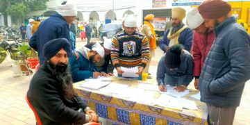 ਗੁਰਦੁਆਰਾ ਟਾਹਲੀ ਸਾਹਿਬ ਗਾਹਲੜੀ ਵਿਖੇ ਸੈਂਕੜਿਆਂ ਦੀ ਗਿਣਤੀ ਵਿਚ ਰਿਹਾਈ ਲਈ ਫ਼ਾਰਮ ਭਰੇ ਗਏ ।