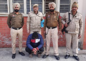 पांच पशुओं सहित एक व्यक्ति को ग्रिफ्तार कर पशु तस्करी का मामला दर्ज किया।