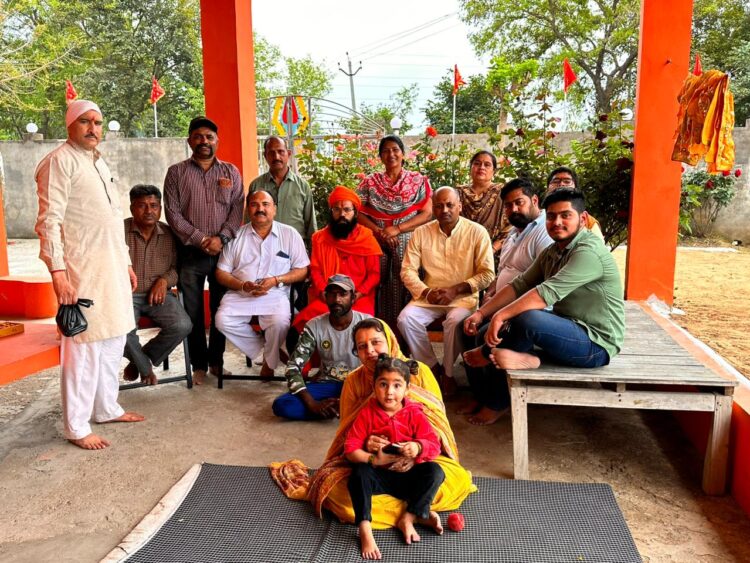 हनुमान मंदिर तिब्ड़ी रोड भुल्ले चक में रामनवमी के शुभ अवसर पर ध्वजारोहण किया गया