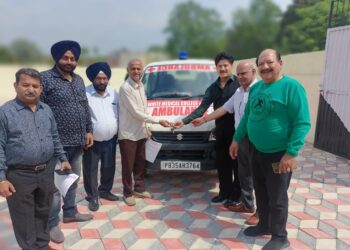 सलारिया जन फाउंडेशन की बैठक जोन गुरदासपुर के डायरेक्टर अशोक वैद जी के फ़ार्म हाउस में चेयरमैन स्वर्ण सलारिया जी की अध्यक्षता में सम्पन्न हुई।