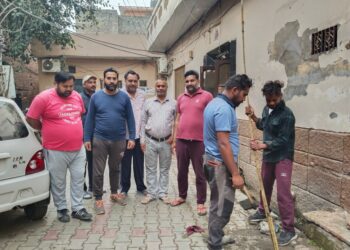 ਵਾਰਡ ਨੰਬਰ 32 ਦਾ ਕਈ ਸਾਲਾਂ ਤੋਂ ਰੁਕਿਆ ਸੀਵਰੇਜ ਦਾ ਕੰਮ ਸ਼ੁਰੂ