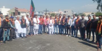 वार्ड नंबर 44 मै एससी मोर्चा जिला अध्यक्ष अवतार सिंह के निवास स्थान में पार्टी का स्थापना दिवस मनाया गया