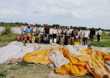 70000 ਹਜ਼ਾਰ ਲੀਟਰ, ਲਾਹਣ,10 ਚਾਲੂ ਭੱਠੀਆਂ , ਸ਼ਰਾਬ ਕੱਢਣ ਵਾਲਾ ਸਾਮਾਨ ਬਰਾਮਦ ਕੀਤਾ