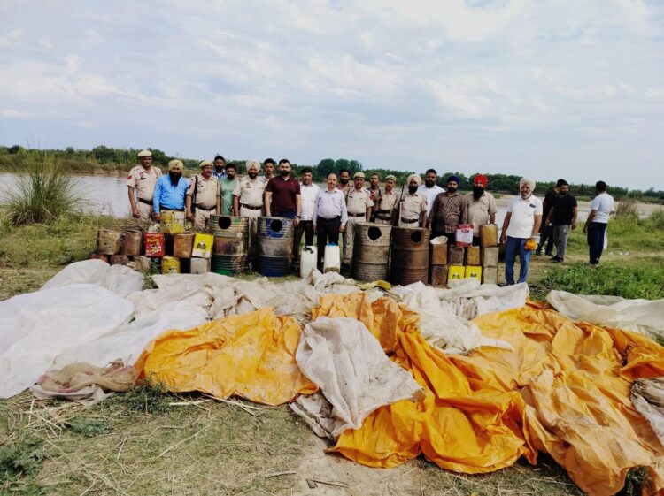 70000 ਹਜ਼ਾਰ ਲੀਟਰ, ਲਾਹਣ,10 ਚਾਲੂ ਭੱਠੀਆਂ , ਸ਼ਰਾਬ ਕੱਢਣ ਵਾਲਾ ਸਾਮਾਨ ਬਰਾਮਦ ਕੀਤਾ