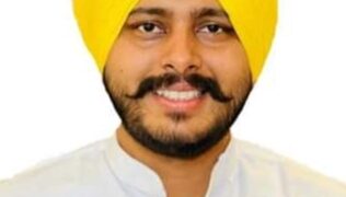 ਵਾਰਡ ਨੰਬਰ 32 ਦੇ ਆਪ ਆਗੂ ਪ੍ਰਦੀਪ ਕੁਮਾਰ ਵੱਲੋਂ ਬਟਾਲਾ ਐਮ ਅਲੇ ਅਮਨ ਸ਼ੇਰ ਸਿੰਘ ਸ਼ੈਰੀ ਕਲਸੀ ਕਲਸੀ ਜੀ ਨੂੰ ਦਿੱਤੀ ਗਈ ਵਧਾਈ