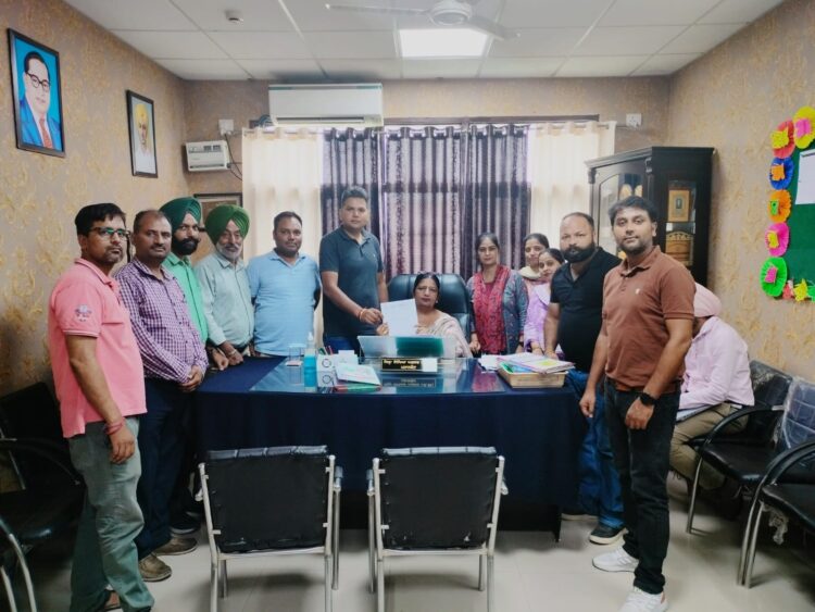 ਵਾਰਡ ਨੰਬਰ 32 ਦੇ ਆਪ ਆਗੂਆਂ ਨੇ ਕੀਤਾ ਇਕ ਨਵਾਂ ਉਪਰਾਲਾ