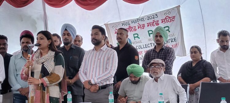 ਦਰਪਣ ਸਿਟੀ ਦੇ ਨਜਦੀਕ ਬਣੇ ਕੂੜੇ ਦੇ ਡੰਪ ਦਾ ਵੀ ਜਲਦ ਕੀਤਾ ਜਾਵੇਗਾ ਹੱਲ- ਅਨਮੋਲ ਗਗਨ ਮਾਨ