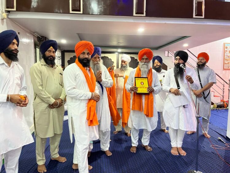 ਗੁਰਮਤਿ ਸਿਖਲਾਈ ਕੈਂਪ ਵਿਚ ਭਾਗ ਲੈਣ ਵਾਲੇ ਵਿਦਿਆਰਥੀਆ ਨੂੰ ਧਰਮ ਪ੍ਰਚਾਰ ਕਮੇਟੀ ਵਲੋ ਮੈਡਲ ਅਤੇ ਸਰਟੀਫਿਕੇਟ ਦੇ ਕੇ ਸਨਮਾਨਿਤ ਕੀਤਾ ਗਿਆ।