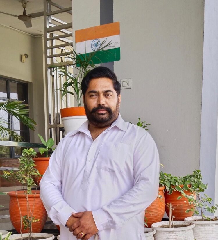 ब्रजमंडल यात्रा पर पथराव:40 गाड़ियां फूंकीं;