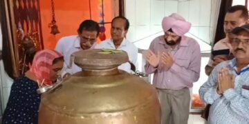 *सावन सोमवार के अवसर पर विश्व हिन्दू परिषद ने किया रुद्राभिषेक पूजन*