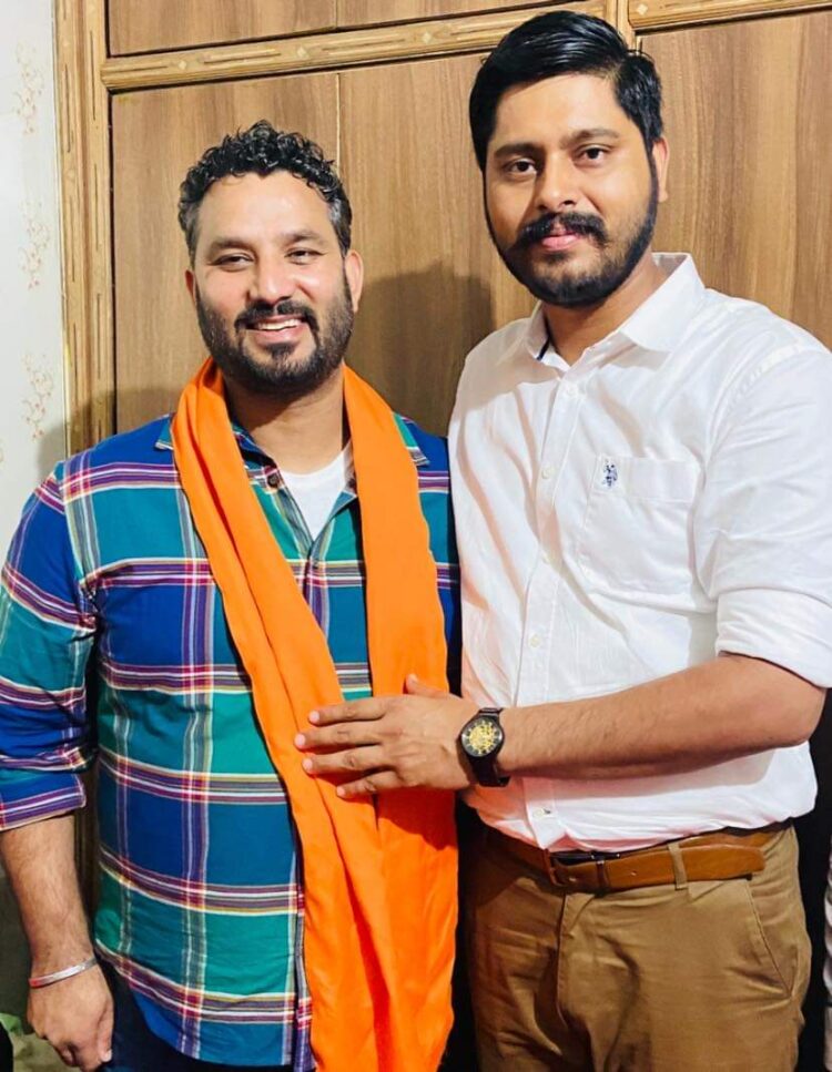 ਕਾਂਗਰਸ ਪਾਰਟੀ ਨਾਲ ਲੰਬੇ ਸਮੇਂ ਤੋਂ ਜੁੜੇ ਸੀਨਿਅਰ ਆਗੂ ਬੰਟੀ ਟਰੇਂਡਜ ਵਾਲੇ ਆਪਣੇ ਕਈ ਪਰਿਵਾਰਾਂ ਤੇ ਸਾਥੀਆਂ ਸਮੇਤ ਆਮ ਆਦਮੀ ਪਾਰਟੀ ਵਿੱਚ ਸ਼ਾਮਲ