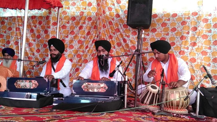 ਸ੍ਰੀ ਗੁਰੂ ਗ੍ਰੰਥ ਸਾਹਿਬ ਜੀ ਦੇ ਪਹਿਲੇ ਪ੍ਰਕਾਸ਼ ਪੁਰਬ ਨੂੰ ਸਮਰਪਿਤ ਗੁਰਮਤਿ ਸਮਾਗਮ ਪਿੰਡ ਚੂਹੜਚੱਕ ਵਿਖੇ ਕੀਤਾ ਗਿਆ