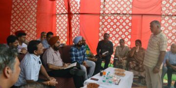 ਪੰਜਾਬ ਸਰਕਾਰ ਦੇ ਆਦੇਸਾਂ ਅਨੁਸਾਰ ਸਰਕਾਰ ਤੁਹਾਡੇ ਦੁਆਰ ਅਧੀਨ ਪਿੰਡ ਕਾਨਪੁਰ ਵਿਖੇ ਸ. ਹਰਬੀਰ ਸਿੰਘ ਡਿਪਟੀ ਕਮਿਸਨਰ ਪਠਾਨਕੋਟ ਨੇ ਲਗਾਇਆ ਸੰਗਤ ਦਰਸਨ