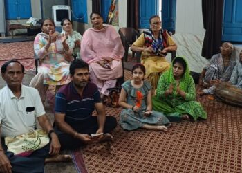 ਕ੍ਰਿਸ਼ਨ ਬਮਤੋਰਾ ਜੀ ਦੀ ਅਗਵਾਈ ਵਿਚ ਹਫਤਾ ਵਾਰੀ ਕੀਰਤਨ ਸਤਸੰਗ ਕੀਤਾ ਗਿਆ।