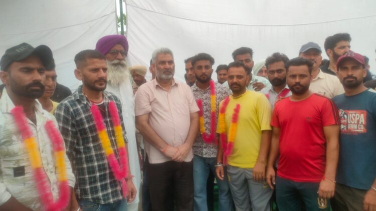 ਸ੍ਰੀ ਲਾਲ ਚੰਦ ਕਟਾਰੂਚੱਕ ਵੱਲੋਂ ਵਿਧਾਨ ਸਭਾ ਹਲਕਾ ਭੋਆ ਦੇ ਪਿੰਡ ਚੱਕਆਮੀਰ, ਖੋਜਕੀ ਚੱਕ ਅਤੇ ਢੀਂਡਾ ਪਿੰਡ ਦਾ ਕੀਤਾ ਦੋਰਾ, ਲੋਕਾਂ ਦੀਆਂ ਸੁਣੀਆਂ ਸਮੱਸਿਆਵਾਂ।