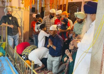 ਡਾ. ਹਿਮਾਂਸ਼ੂ ਅਗਰਵਾਲ, ਡਿਪਟੀ ਕਮਿਸ਼ਨਰ ਗੁਰਦਾਸਪੁਰ ਗੁਰਦੁਆਰਾ ਸ੍ਰੀ ਕੰਧ ਸਾਹਿਬ ਵਿਖੇ ਨਤਮਸਤਕ ਹੋਏ