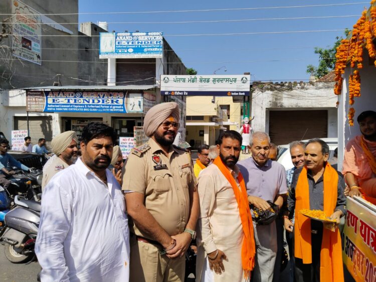 बजरंग दल विश्व हिंदू परिषद द्वारा शौर्य यात्रा गुरदासपुर में हुआ भव्य स्वागत