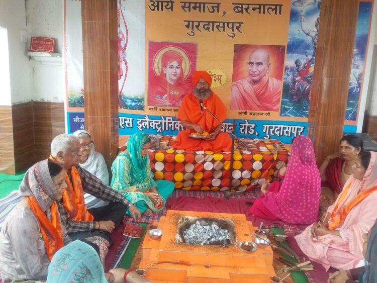 ਭਾਰਤ ਵਿਚ ਹਵਨ ਜਗ ਕਰਨਾ ਪੁਰਾਣੀ ਪਰੰਪਰਾ ਹੈ ।ਇਸ ਨਾਲ ਸਾਡਾ ਜੀਵਨ ਸੁਗੰਧਿਤ ਅਤੇ ਸਫਲ ਹੋ ਜਾਂਦਾ ।