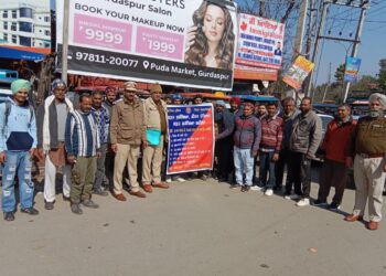 ਈ ਰਿਕਸ਼ਾ ਚਾਲਕਾਂ ਤੇ ਆਮ ਪਬਲਿਕ ਨੂੰ ਇੱਕਠੇ ਕਰਕੇ ਟ੍ਰੈਫਿਕ ਨਿਯਮਾਂ ਦੀ ਜਾਣਕਾਰੀ ਦਿੱਤੀ ਗਈ।