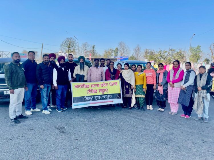ਅਣ-ਏਡਿਡ ਸਟਾਫ ਫਰੰਟ ਪੰਜਾਬ ਜਿਲਾ ਗੁਰਦਾਸਪੁਰ ਦੇ ਸੈਂਕੜੇ ਅਧਿਆਪਕਾਂ ਨੇ ਲਿਆ ਸੰਗਰੂਰ ਚ ਰੈਲੀ ਚ ਹਿੱਸਾ