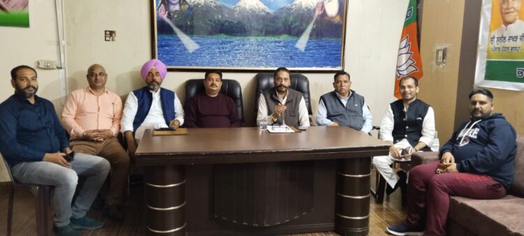 ਬਟਾਲਾ ਬਣਿਆ ਫਿਰੌਤੀਆਂ, ਗੁੰਡਾਗਰਦੀ ਅਤੇ ਨਸ਼ੇ ਦਾ ਗੜ:- ਹੀਰਾ ਵਾਲੀਆ