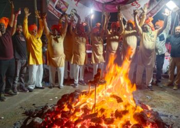 ਸਨਾਤਨ ਚੇਤਨਾ ਮੰਚ ਵੱਲੋਂ ਹੋਲੀਕਾ ਦਹਿਨ ਮੌਕੇ ਉਮੜਿਆ ਸ਼ਰਧਾਲੂਆਂ ਦਾ ਸੈਲਾਬ,,,