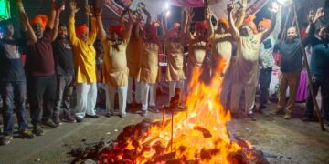 ਸਨਾਤਨ ਚੇਤਨਾ ਮੰਚ ਵੱਲੋਂ ਹੋਲੀਕਾ ਦਹਿਨ ਮੌਕੇ ਉਮੜਿਆ ਸ਼ਰਧਾਲੂਆਂ ਦਾ ਸੈਲਾਬ,,,