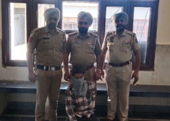 ਤਸਕਰੀ ਦੇ ਦੋਸ਼ ਹੇਠ ਬਟਾਲਾ ਪੁਲੀਸ ਨੇ ਇਕ ਨੌਜਵਾਨ ਨੂੰ ਹੈਰੋਇਨ ਸਮੇਤ ਗ੍ਰਿਫਤਾਰ ਕੀਤਾ ਹੈ