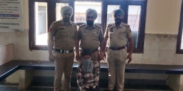 ਤਸਕਰੀ ਦੇ ਦੋਸ਼ ਹੇਠ ਬਟਾਲਾ ਪੁਲੀਸ ਨੇ ਇਕ ਨੌਜਵਾਨ ਨੂੰ ਹੈਰੋਇਨ ਸਮੇਤ ਗ੍ਰਿਫਤਾਰ ਕੀਤਾ ਹੈ