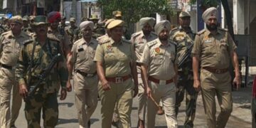 *Flag march was conducted by local police in area of police station mehtiana regarding Lok Sabha elections-2024