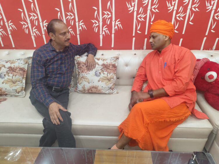 ਸੰਤ ਸੇਵਾ ਪਰਮੁਖ ਸ਼੍ਰੀ ਵਿਜਯਾਨਾਂਦ ਜੀ ਸਰਸਵਤੀ ਭਾਰਤ ਭੂਸ਼ਣ ਗੋਗਾ ਜੀ ਦੇ ਨਾਲ ਇਕ ਵਿਸ਼ੇਸ਼ ਬੈਠਕ ਕੀਤੀ