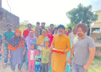 ਪਿੰਡ ਖਿਆਲਾ ਦੇ ਬੇਵੱਸ ਪਰਿਵਾਰਾਂ ਨੂੰ ਜੋਗਿੰਦਰ ਸਿੰਘ ਸਲਾਰੀਆ ਦੇ ਵਿਸ਼ੇਸ਼ ਯਤਨਾ ਸਦਕਾ ਹਾਈ ਵੋਲਟੇਜ ਤਾਰਾਂ ਤੋਂ ਮਿਲੀ ਨਿਜਾਤ