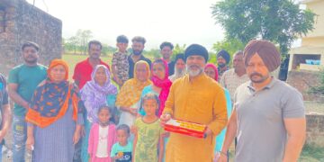 ਪਿੰਡ ਖਿਆਲਾ ਦੇ ਬੇਵੱਸ ਪਰਿਵਾਰਾਂ ਨੂੰ ਜੋਗਿੰਦਰ ਸਿੰਘ ਸਲਾਰੀਆ ਦੇ ਵਿਸ਼ੇਸ਼ ਯਤਨਾ ਸਦਕਾ ਹਾਈ ਵੋਲਟੇਜ ਤਾਰਾਂ ਤੋਂ ਮਿਲੀ ਨਿਜਾਤ