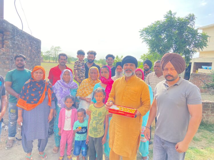 ਪਿੰਡ ਖਿਆਲਾ ਦੇ ਬੇਵੱਸ ਪਰਿਵਾਰਾਂ ਨੂੰ ਜੋਗਿੰਦਰ ਸਿੰਘ ਸਲਾਰੀਆ ਦੇ ਵਿਸ਼ੇਸ਼ ਯਤਨਾ ਸਦਕਾ ਹਾਈ ਵੋਲਟੇਜ ਤਾਰਾਂ ਤੋਂ ਮਿਲੀ ਨਿਜਾਤ