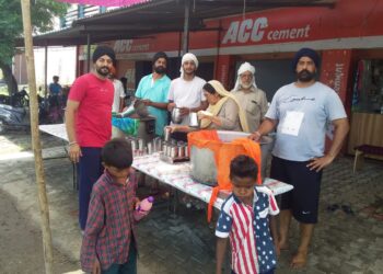 ਪਿੰਡ ਬਰਨਾਲਾ ਵਿਖੇ ਸਹੀਦੀ ਦਿਹਾੜਾ ਨੂੰ ਸਮਰਪਿਤ ਠੰਡੇ ਮਿੱਠੇ ਜਲ ਦੀ ਛਬੀਲ ਲਗਾਈ।