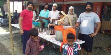 ਪਿੰਡ ਬਰਨਾਲਾ ਵਿਖੇ ਸਹੀਦੀ ਦਿਹਾੜਾ ਨੂੰ ਸਮਰਪਿਤ ਠੰਡੇ ਮਿੱਠੇ ਜਲ ਦੀ ਛਬੀਲ ਲਗਾਈ।