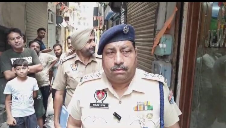 *1 kg gold, 7 kg silver and cash worth Rs 23 lakh looted from goldsmith’s shop