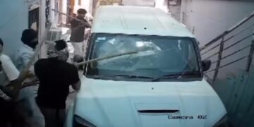 *Around 10 youths armed with sharp weapons barged into the house of an NRI resident of village Jivanpur Jattan and attacked him