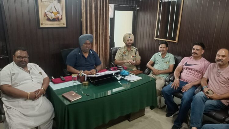 बटाला के डीएसपी आजाद दविंदर सिंह जी ने हिंदू संगठनों से की एक विशेष प्रेस वार्ता