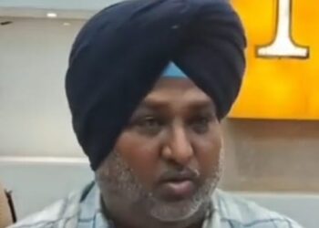 बटाला में भीड़भाड़ वाले बाजार में फायरिंग कर नरेश ज्वैलर की दुकान को तहस-नहस कर दिया।