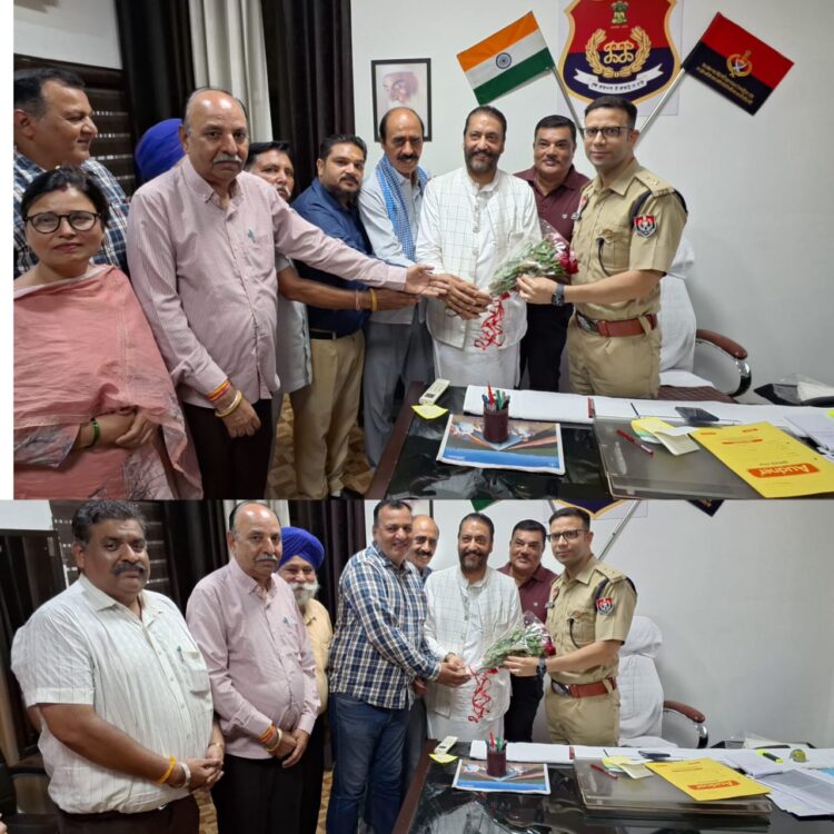 ਹੀਰਾ ਵਾਲੀਆ ਦੀ ਅਗਵਾਈ ਹੇਠ ਭਾਜਪਾ ਆਗੂਆਂ ਵਲੋਂ ਨਵ ਨਿਯੁਕਤ ਐਸ.ਐਸ.ਪੀ ਨਾਲ ਮੁਲਾਕਾਤ ਕੀਤੀ ਗਈ ਭਾਰਤੀ ਜਨਤਾ ਪਾਰਟੀ ਪੁਲਿਸ ਨੂੰ ਪੂਰਾ ਸਹਿਯੋਗ ਦੇਵੇਗੀ